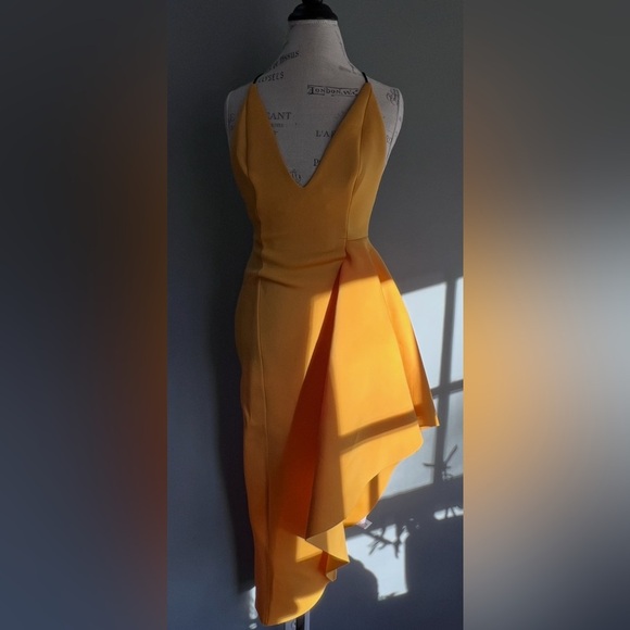 ASOS DESIGN plunge side pep hem midi dress in mustard - Picture 3 of 6